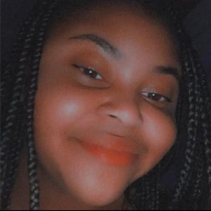 Meet your Posher, Lyvia